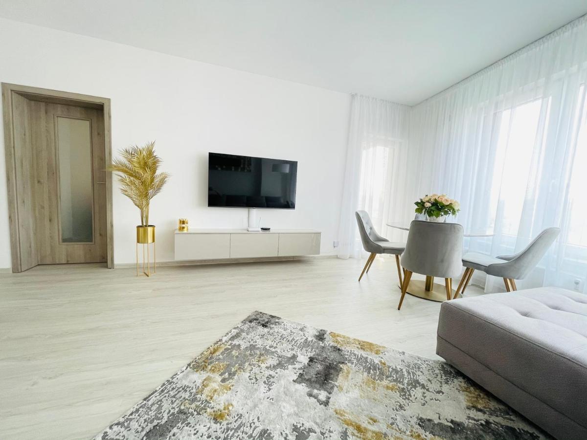 New Luxury City Centre Apartment With Panoramic View, Free Parking Братислава Экстерьер фото